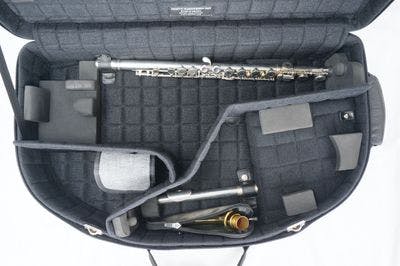 Internal case with flute with a C foot