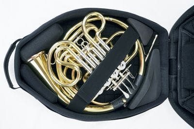 Internal soft case for french horn