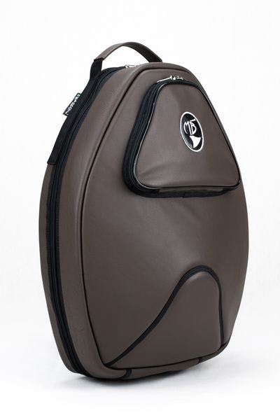 Cover in leather dark brown and standard logo