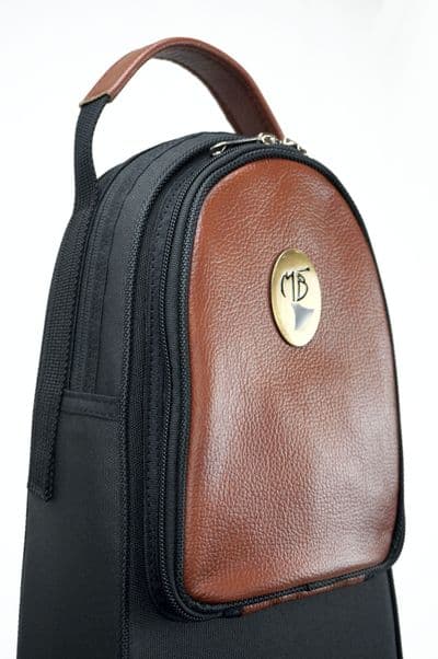 Detalhe do bolso e logo
