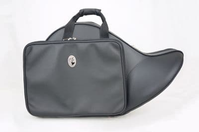 Capa em couro preto e logo metal