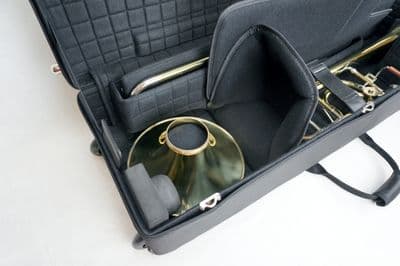 Detalhe da campana desmontável do trombone