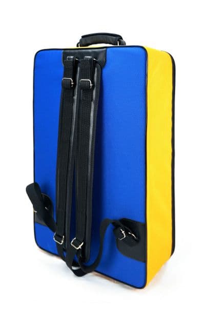 Capa em nylon azul royal e amarelo com logo MB padrão