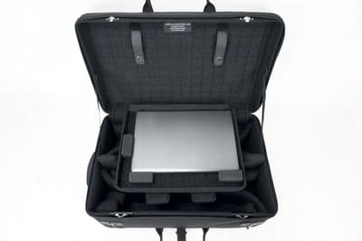 Estojo interno sem o instrumento com o laptop