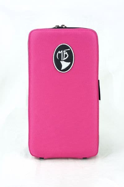 Capa em nylon rosa e logo bordado