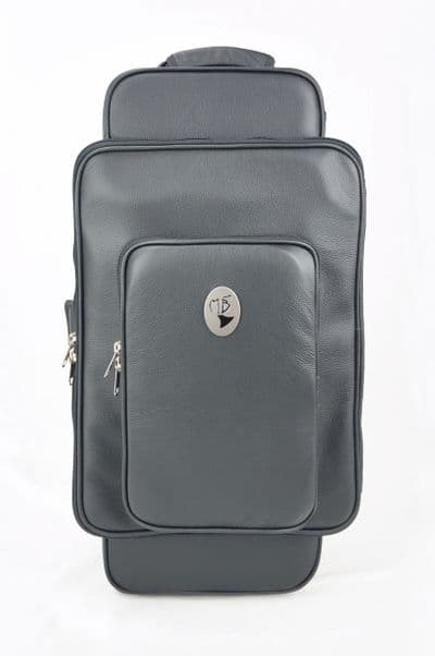 Cover in leather black with metal logo