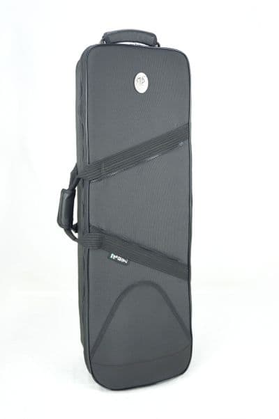 Capa em nylon preto e logo metal
