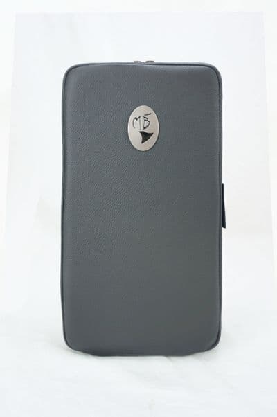 Cover in leather black with metal logo