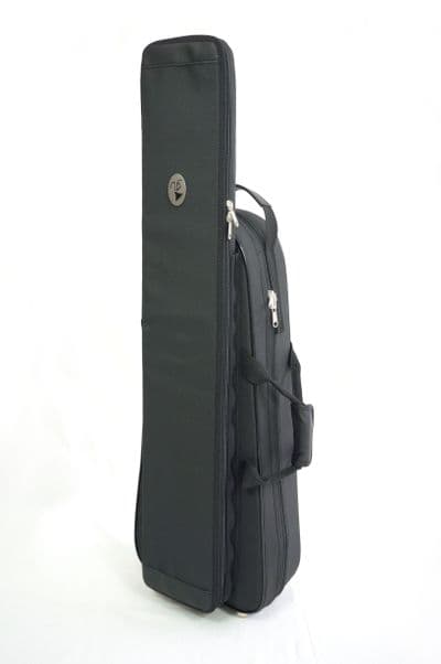 Capa em nylon preto e logo metal