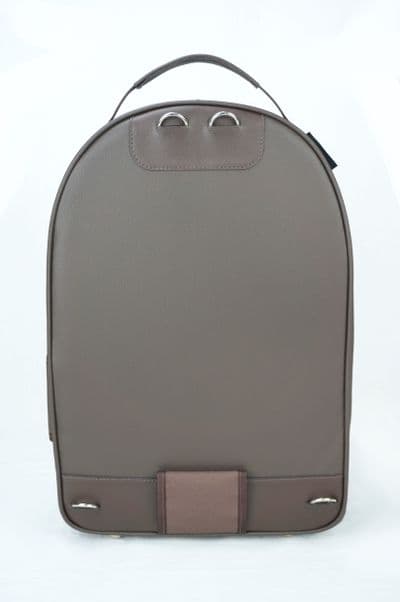 Cover in leather dark brown and metal logo