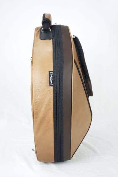 Cover in leather light brown and dark brown with embroidery logo