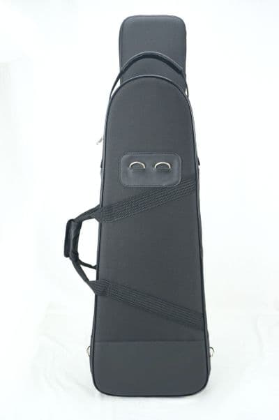 Capa em nylon preto e logo metal