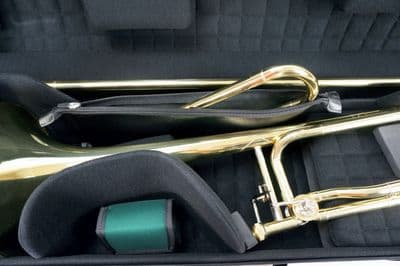 Bolsa para guardar separadamente a volta de afinação em Fá dos trombones com sistema aberto.