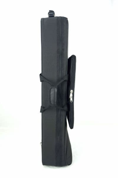 Capa em nylon preto e logo metal