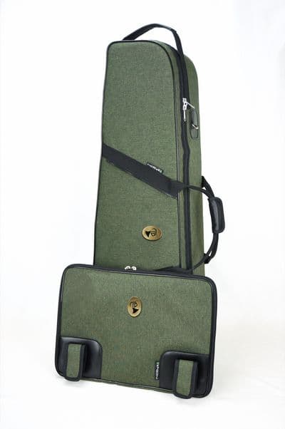 Frente do estojo externo com pasta para partitura com sistema de zíper destacável