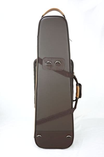 Capa em couro marrom escuro e marrom claro com logo metal