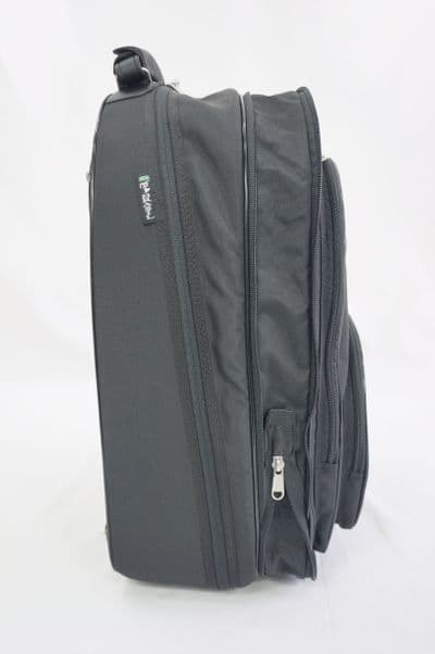 Capa em nylon preto e logo metal (sistema de expansão)