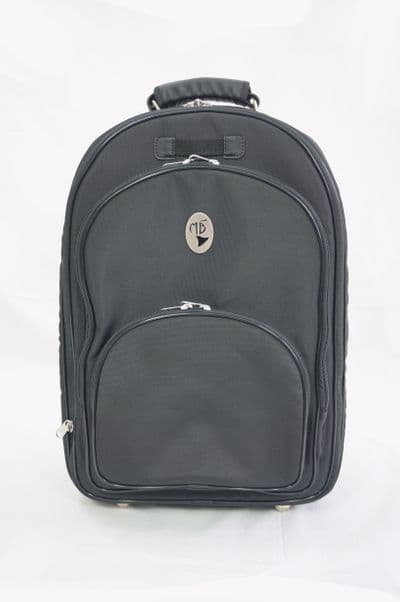 Capa em nylon preto e logo metal