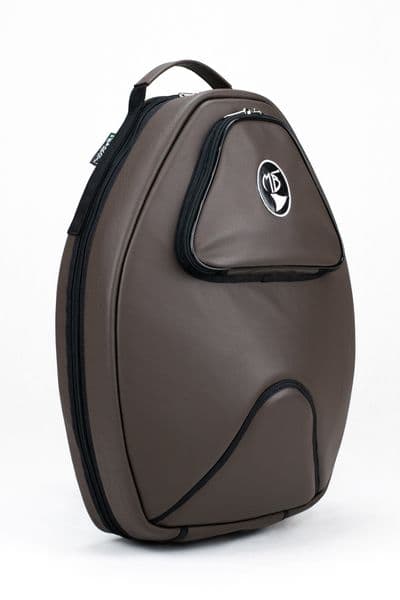 Cover in leather dark brown and standard logo