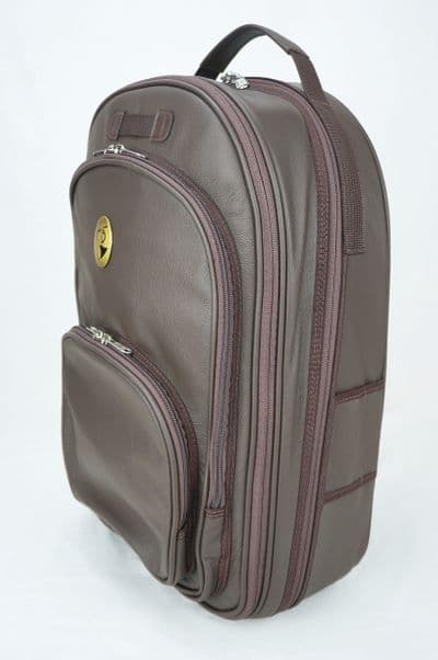 Cover in leather dark brown and metal logo