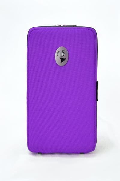 Capa em nylon roxo e logo metal