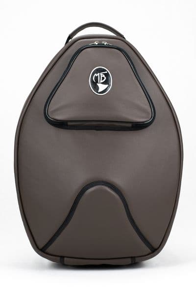 Cover in leather dark brown and standard logo