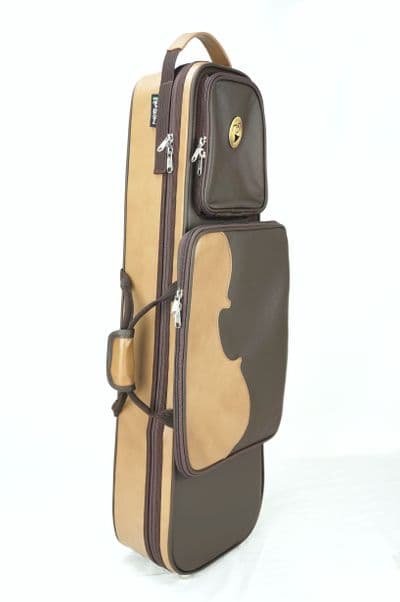 Capa em couro marrom escuro e marrom claro com logo metal