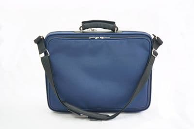 Capa em nylon azul com logo bordado azul e vivo nylon azul