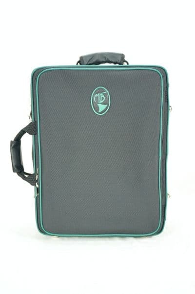Capa em nylon preto e vivo nylon verde escuro com logo bordado