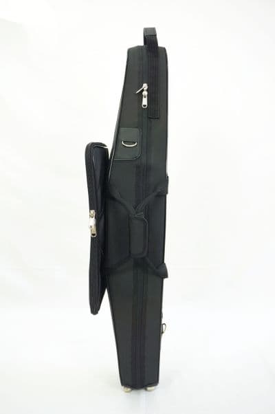 Capa em nylon preto e logo metal