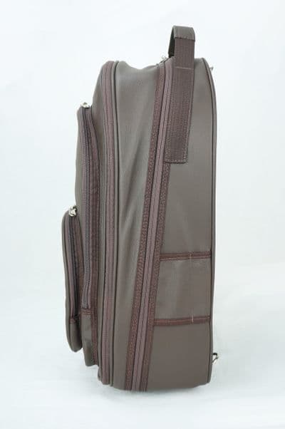 Cover in leather dark brown and metal logo