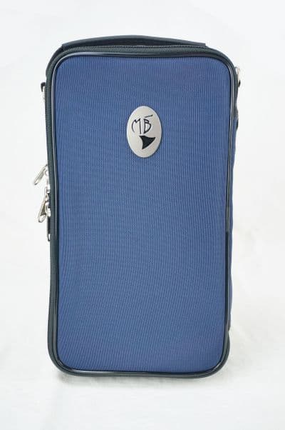 Capa em nylon azul e logo metal