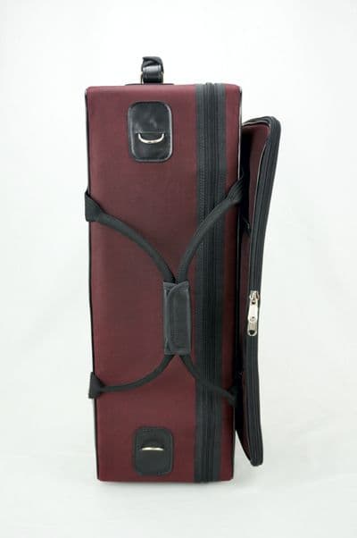 Possível opção: com pasta para partitura fixada com sistema de zíper (custo extra)