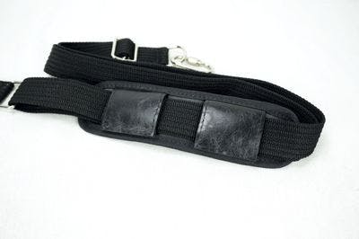 Shoulder strap with screw carabiner