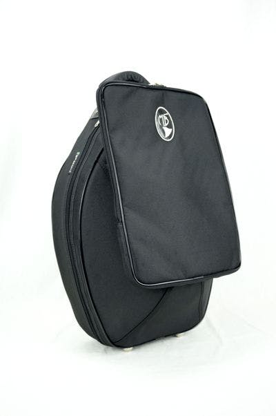 Cover in nylon black and standard logo with optional bag sheet music