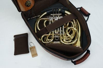 Internal case with instrument and internal color of velvet in brown