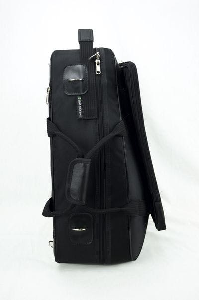 Possible option: with sheet music bag fixed with detachable zipper system