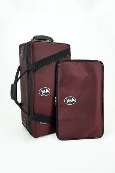 Possible option: with sheet music bag fixed with detachable zipper system (extra cost)