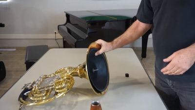 See the recommended way to use the french horn cup mute